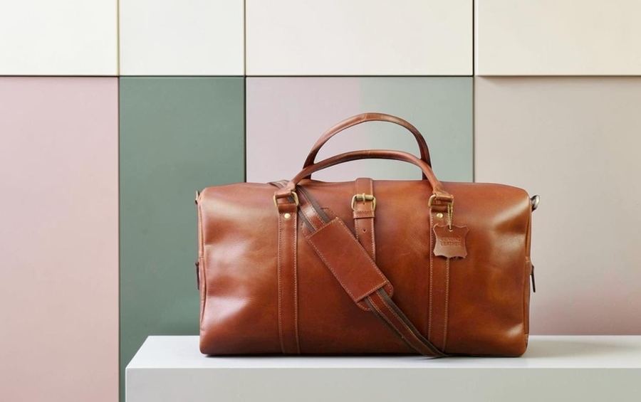 Leather duffel bag in the Aurish Store range